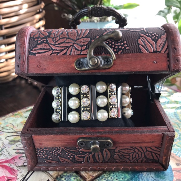 Pearls Swarovski Crystal Genuine Hematite Bracelet - Picture 3 of 16